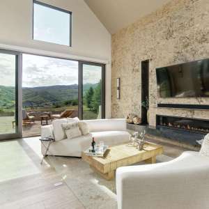 2-photo_51035625-2000x1333